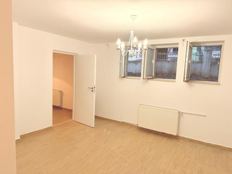 Apartament cu 3 camere semidecomandat în Arcul de Triumf