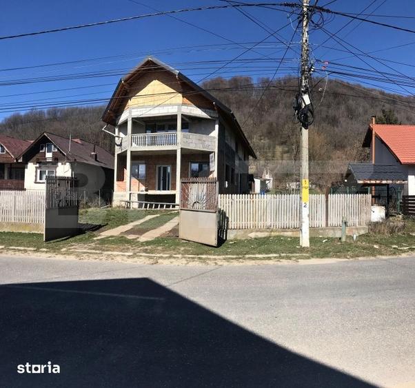 Casă cu 6 camere cu Teren 3050 Mp în Mănești