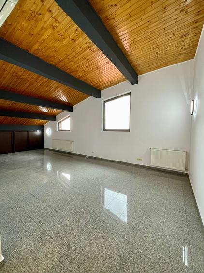 Apartament cu 3 camere semidecomandat în Străulești