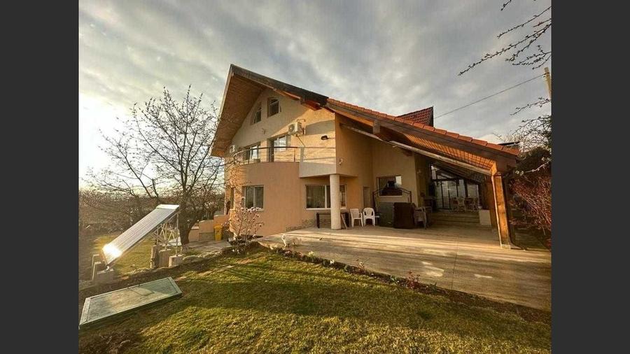 Casă cu 7 camere cu Canalizare în Chicerea