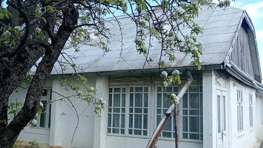 Casă cu 4 camere cu Teren 2200 Mp în Brăești