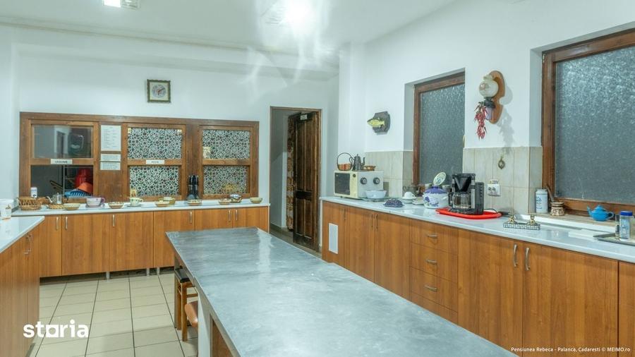 Spațiu comercial, de 600 mp, în Palanca