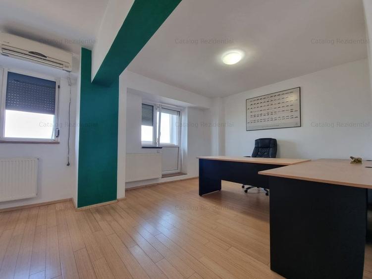 Apartament cu 3 camere decomandat în Panduri
