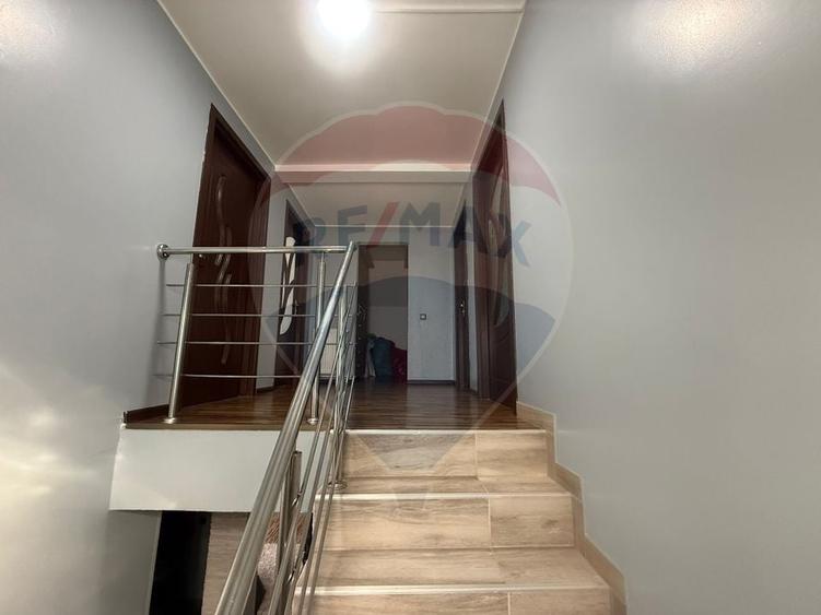 Casă individuală cu 5 camere cu Teren 336 Mp în Șimnicu de Sus