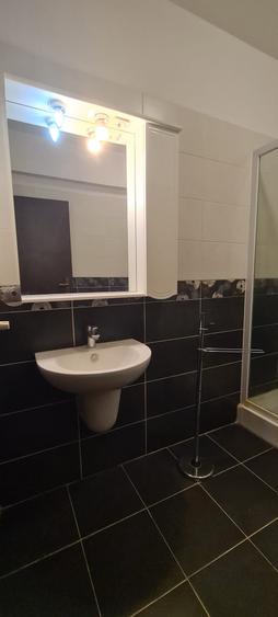 Apartament cu 3 camere semidecomandat în Clucerului