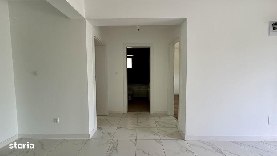 Casă cu 4 camere decomandat în Hlincea