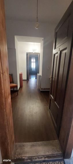 Apartament cu 4 camere în Centrul Istoric