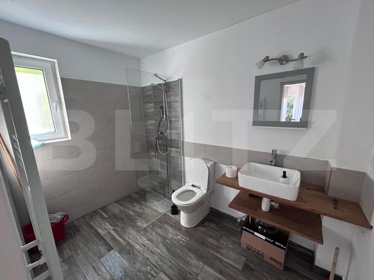 Casă individuală cu 8 camere cu Canalizare în Grigorescu
