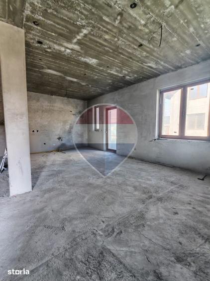 Casă cu 5 camere decomandat cu Teren 570 Mp în Central