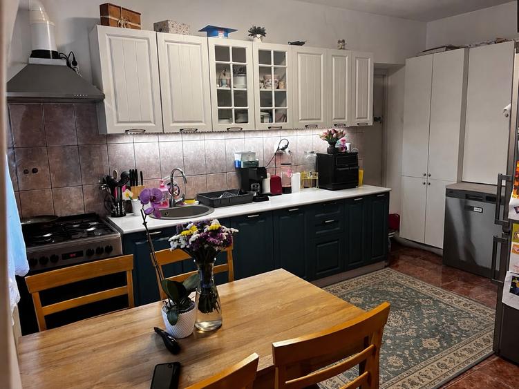Casă individuală cu 4 camere cu Teren 126 Mp în Central