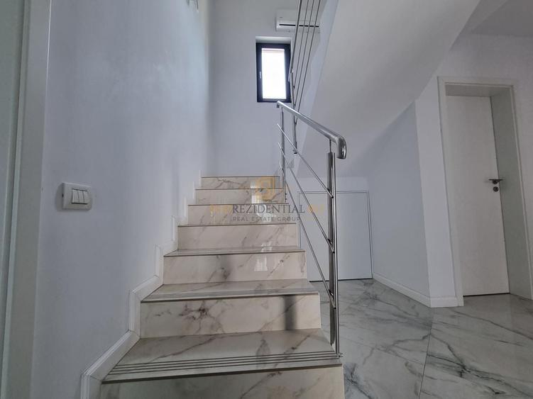 Casă individuală cu 5 camere cu Piscina în Exterior Est