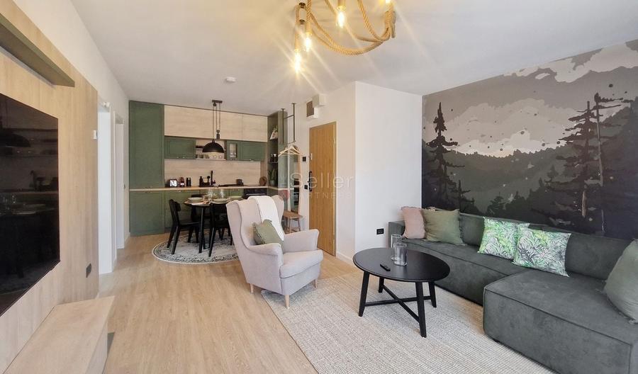 Apartament cu 2 camere semidecomandat, mobilat în Poiana Brașov