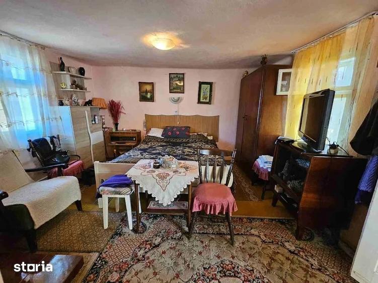 Casă cu 4 camere cu Teren 1142 Mp în Vorța
