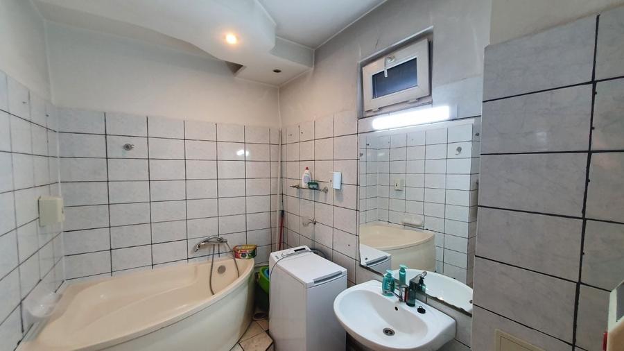Casă individuală cu 5 camere cu Canalizare în Ultracentral