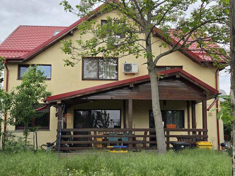 Casă cu 4 camere cu Teren 400 Mp în Olteni