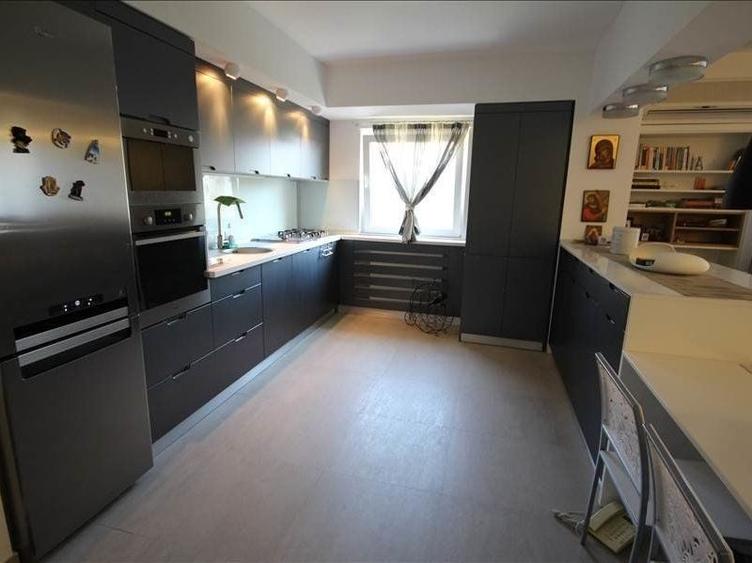 Apartament cu 3 camere decomandat, mobilat în Simion Bărnuțiu