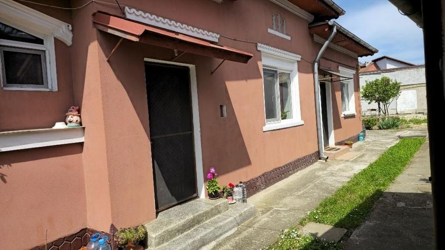Casa primitoare cu 4 camere si 2 bai in Targoviste Renovata, izolata,cu posibilitatea de extindere a constructiei,teren 400 mp, zona foarte linistit - 2