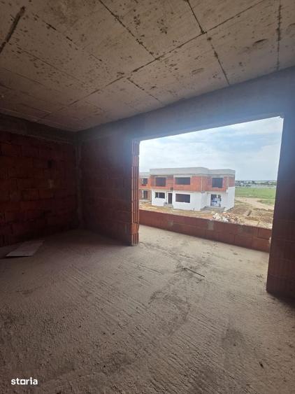 Casă cu 4 camere în Preajba