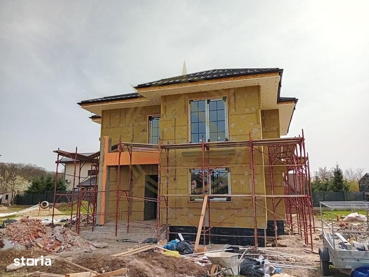 Casă cu 5 camere cu Teren 500 Mp în Corbeanca