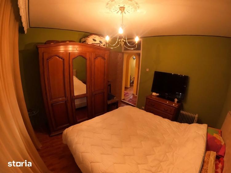 Apartament cu 4 camere decomandat în Central