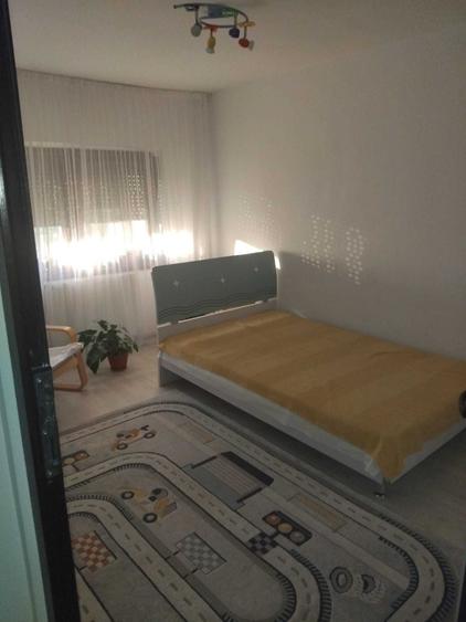 Apartament cu 3 camere decomandat în Exterior Vest
