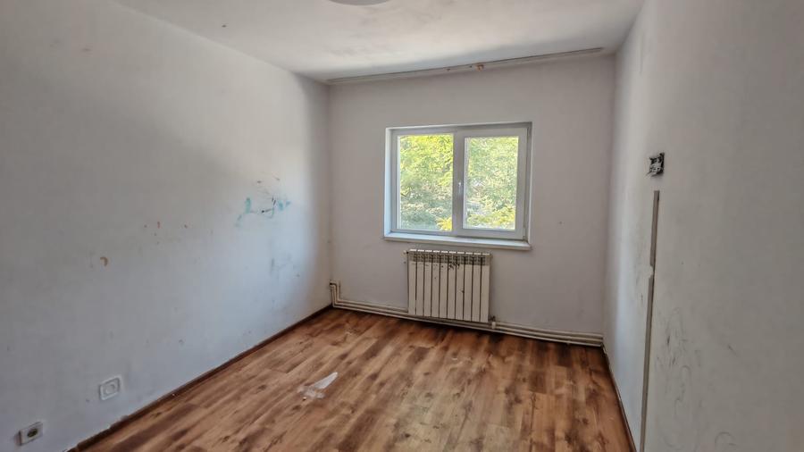 Apartament cu 3 camere decomandat în Micro 14