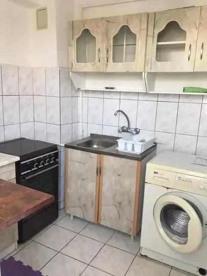 Garsonieră decomandată în Unirii Centru