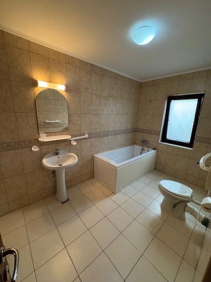 Casă cu 8 camere cu Piscina în Costinești