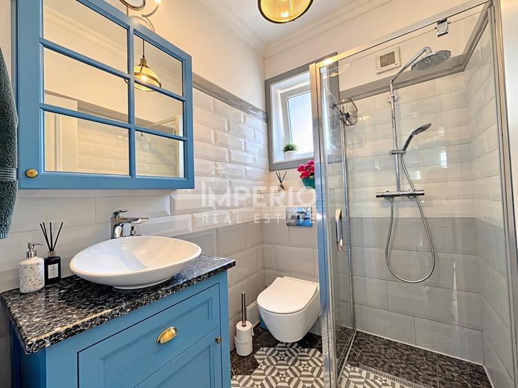 Apartament cu 3 camere semidecomandat, mobilat în Central