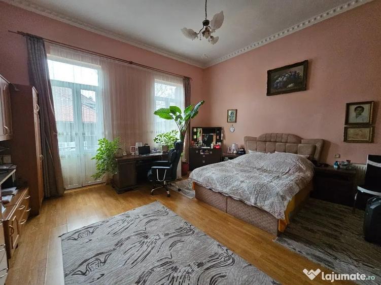Apartament cu 6 camere decomandat în Calea Victoriei