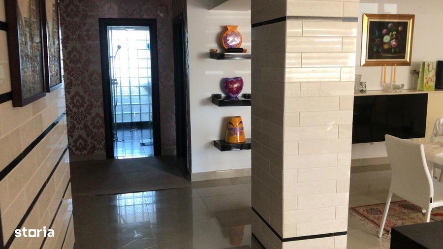 Apartament cu 6 camere în Faleza Nord