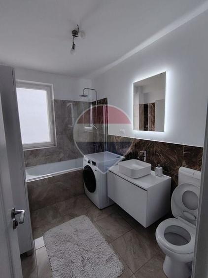 Apartament cu 2 camere semidecomandat, mobilat în Florești
