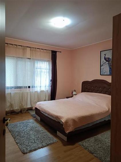 Casă individuală cu 5 camere cu Canalizare în Central