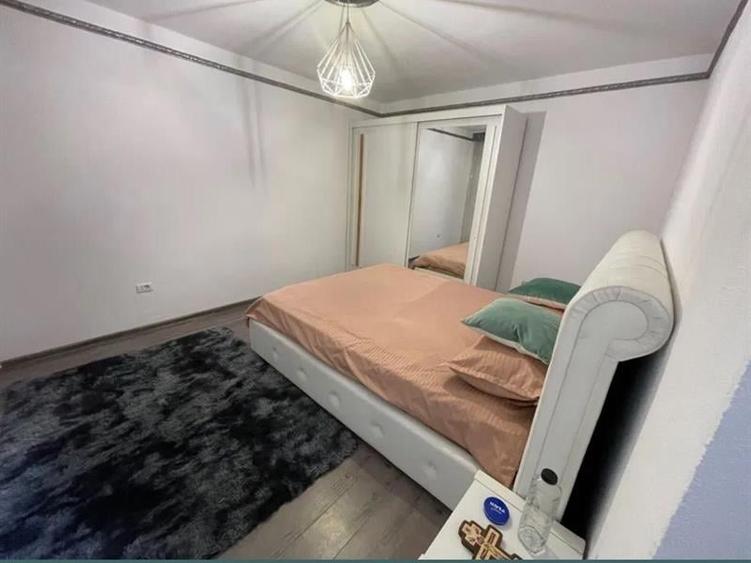 Apartament cu 2 camere semidecomandat în Ostra