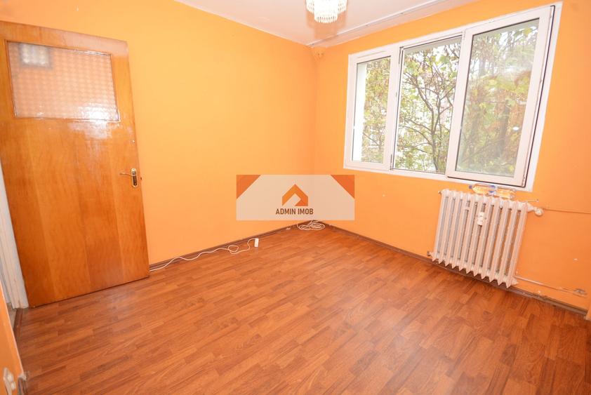 Apartament cu 3 camere decomandat în Giurgiului