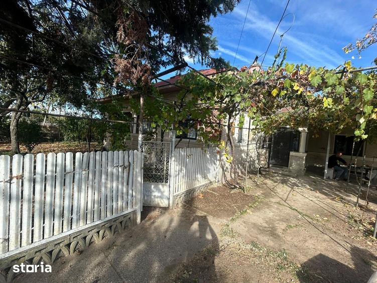 Casă cu 4 camere cu Teren 1000 Mp în Roata de Jos