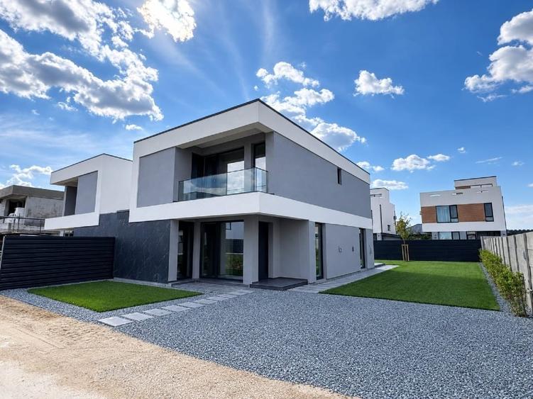 Casă individuală cu 5 camere cu Teren 350 Mp în Tunari