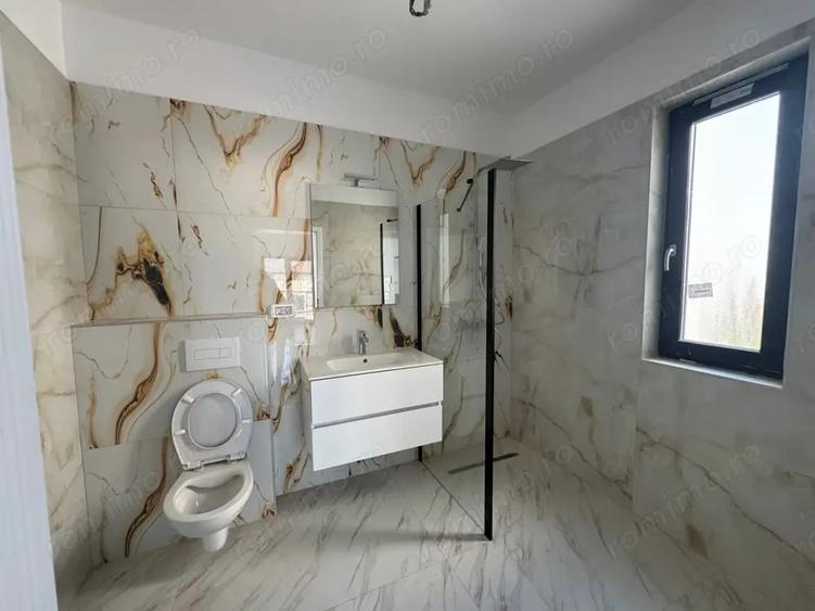 Apartament cu 3 camere semidecomandat în Moșnița Nouă