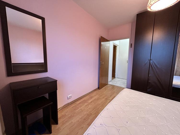 Apartament cu 3 camere semidecomandat, mobilat în Titan