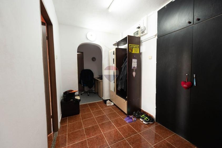 Apartament cu 3 camere, mobilat în Gorjului