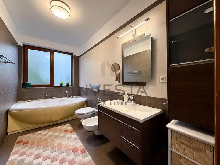 Apartament cu 3 camere semidecomandat, mobilat în Europa