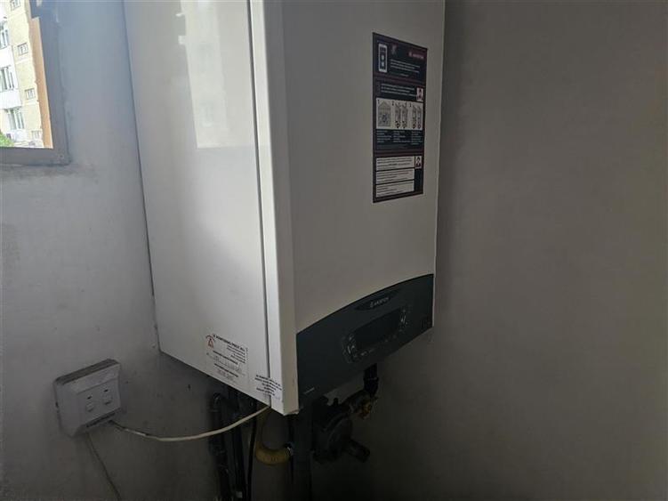 Apartament cu 3 camere decomandat, mobilat în Micro IV