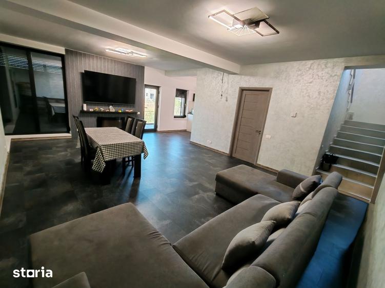 Casă cu 5 camere cu Teren 500 Mp în Agigea
