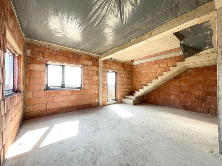 Duplex cu 3 camere cu Canalizare în Moșnița Nouă