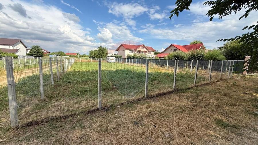 Teren de 580 mp, în Golești