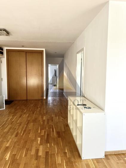 Apartament cu 4 camere decomandat, mobilat în Iancu Nicolae