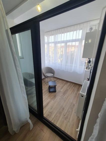 Apartament cu 3 camere decomandat, mobilat în Central