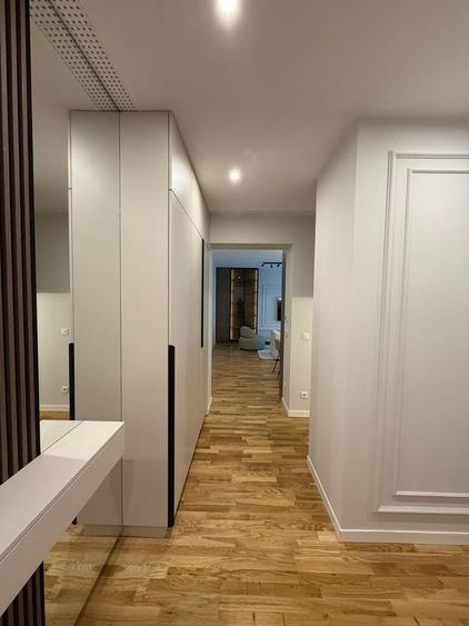 Apartament cu 3 camere semidecomandat, mobilat în P-ta Presei Libere
