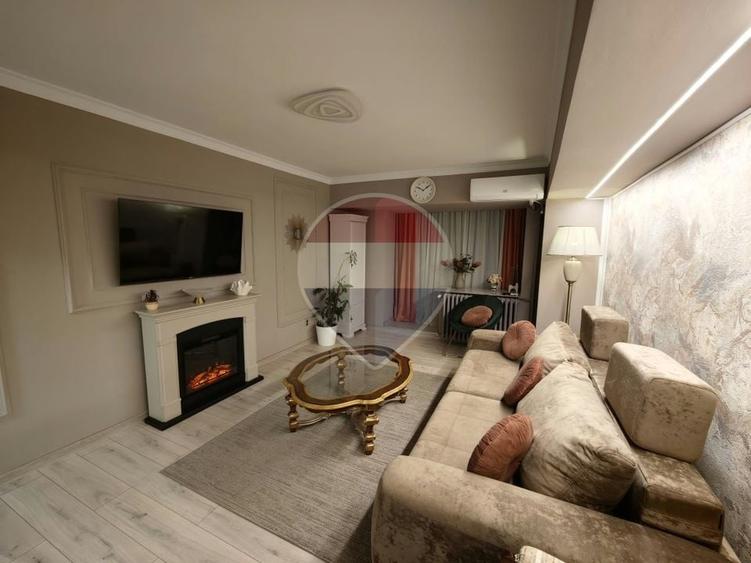 Apartament cu 3 camere decomandat, mobilat în P-ța Alba Iulia