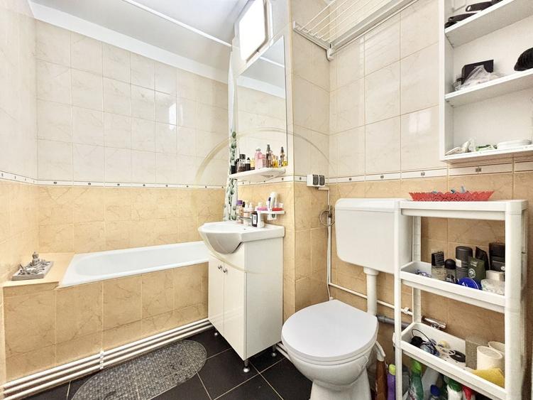 Apartament cu 2 camere semidecomandat, mobilat în Dâmbovița